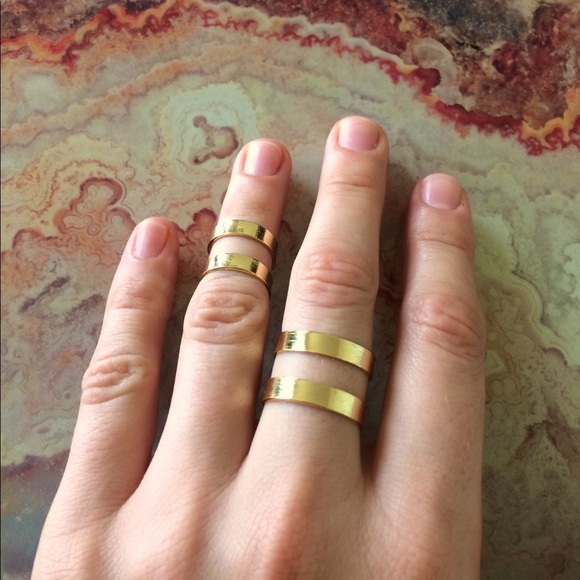 🥰 A Set of Two Gold Tone Rings One Size Fits All - Picture 3 of 9